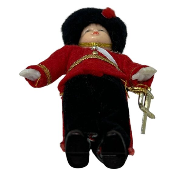 Vintage British Guard Doll With Red Wool Uniform & Accessories Made In Hong Kong - Picture 10 of 13